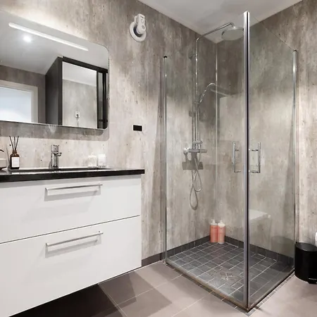 Stylish I Center I Free Parking Apartment *